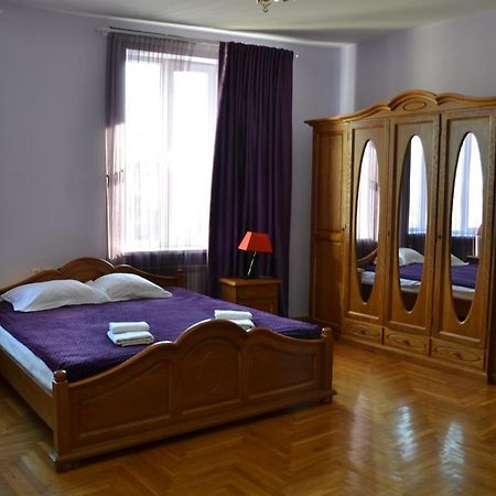 Art Hotel Chernivtsi Luaran gambar