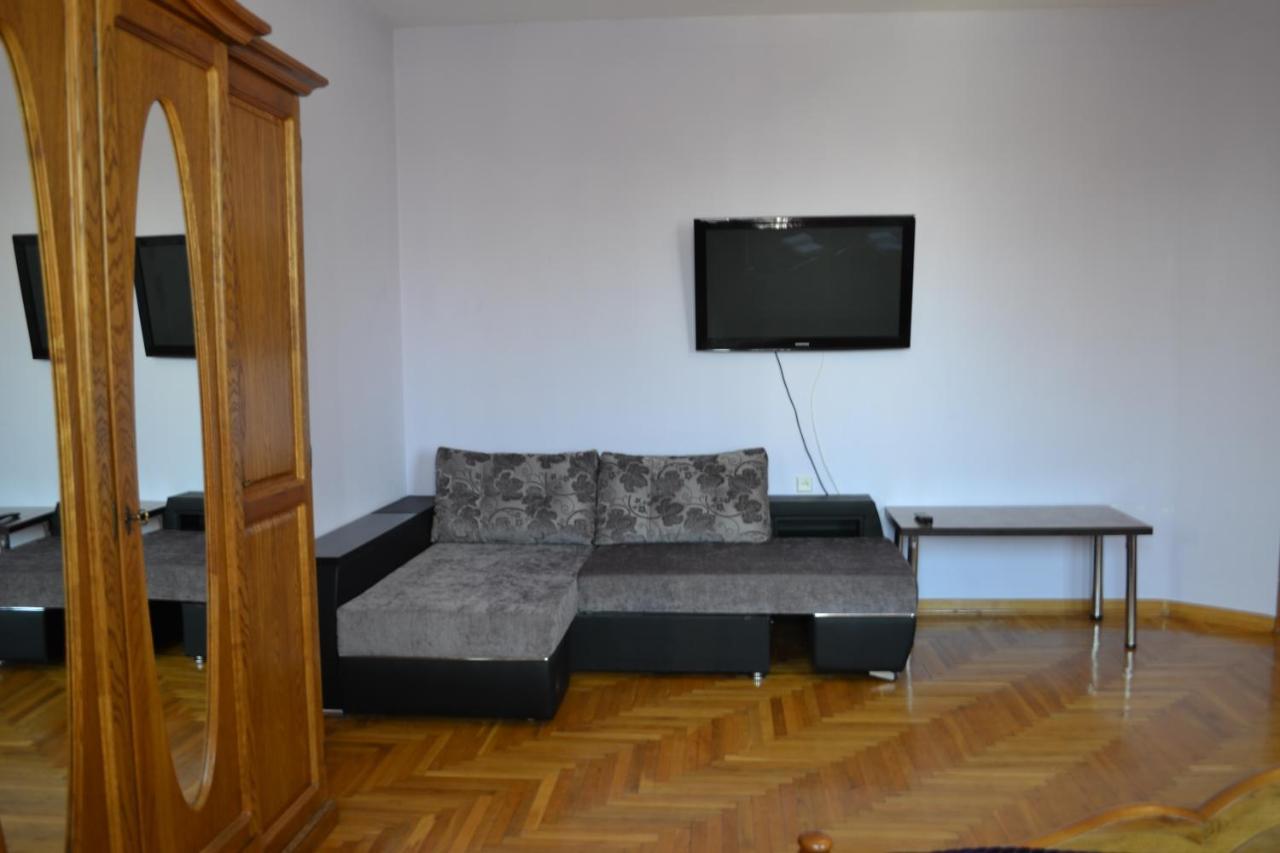 Art Hotel Chernivtsi Luaran gambar