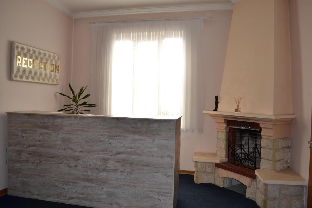 Art Hotel Chernivtsi Luaran gambar