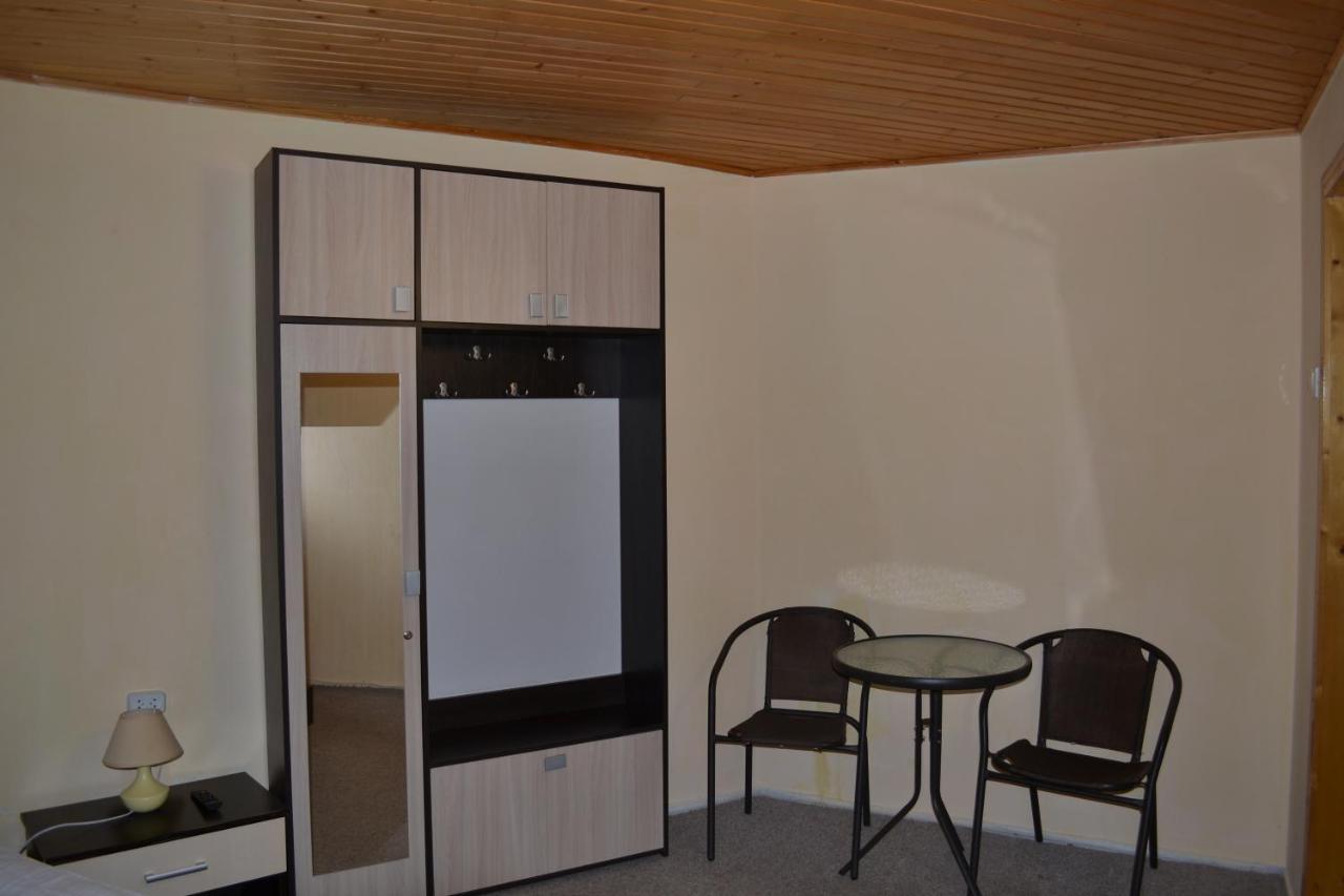 Art Hotel Chernivtsi Luaran gambar