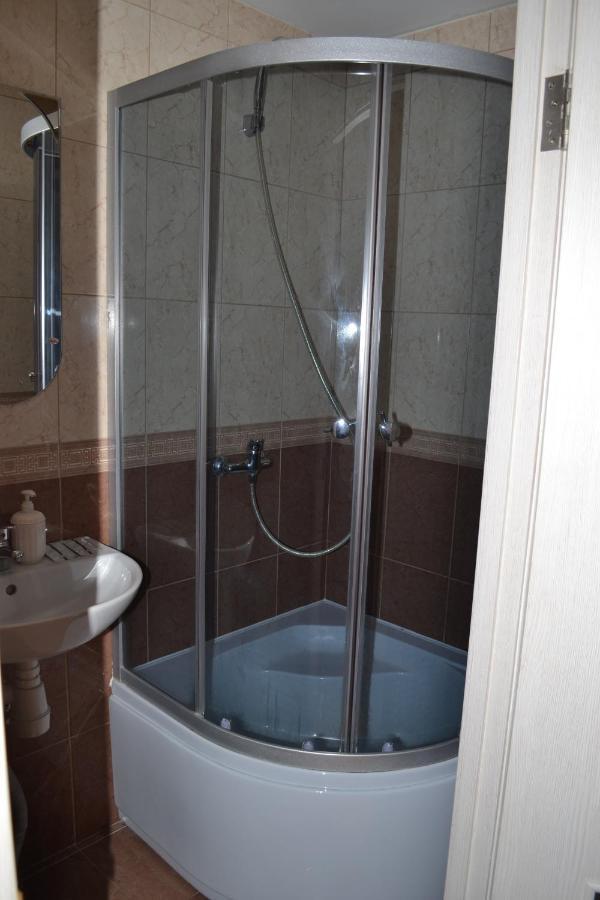 Art Hotel Chernivtsi Luaran gambar