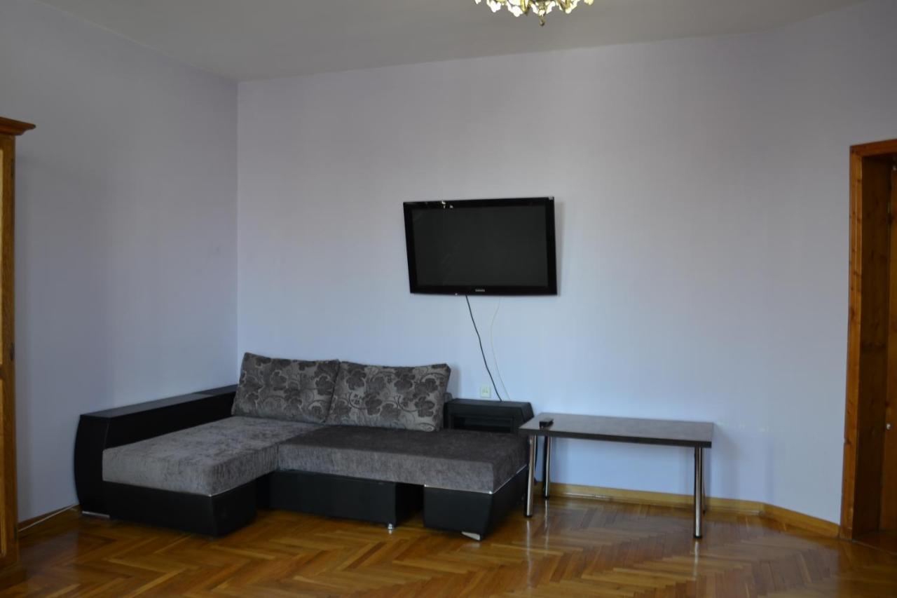 Art Hotel Chernivtsi Luaran gambar