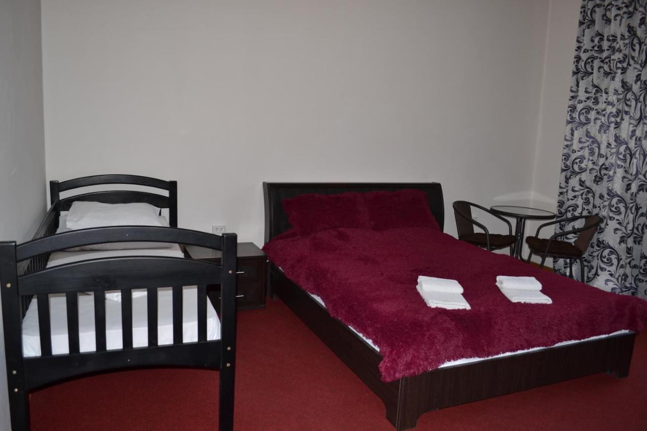 Art Hotel Chernivtsi Luaran gambar